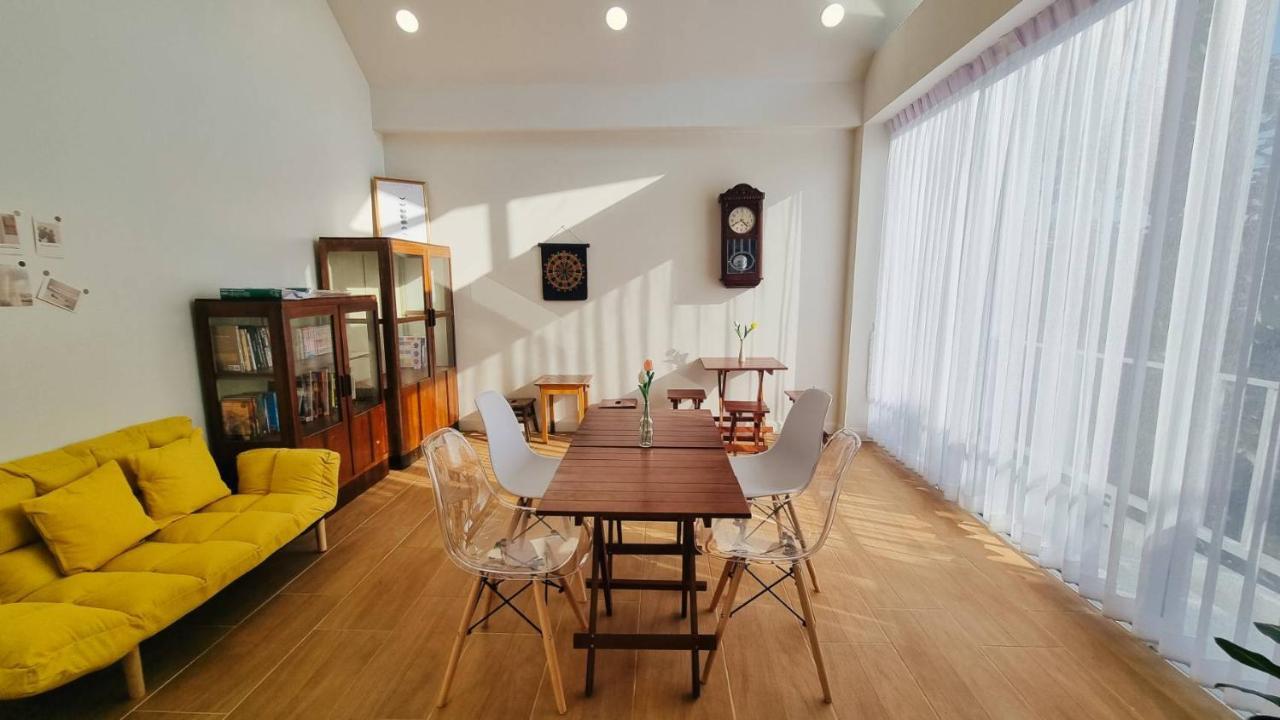 Bloomin' Moon Hostel & Cafe, Chiang Mai Old Town Экстерьер фото