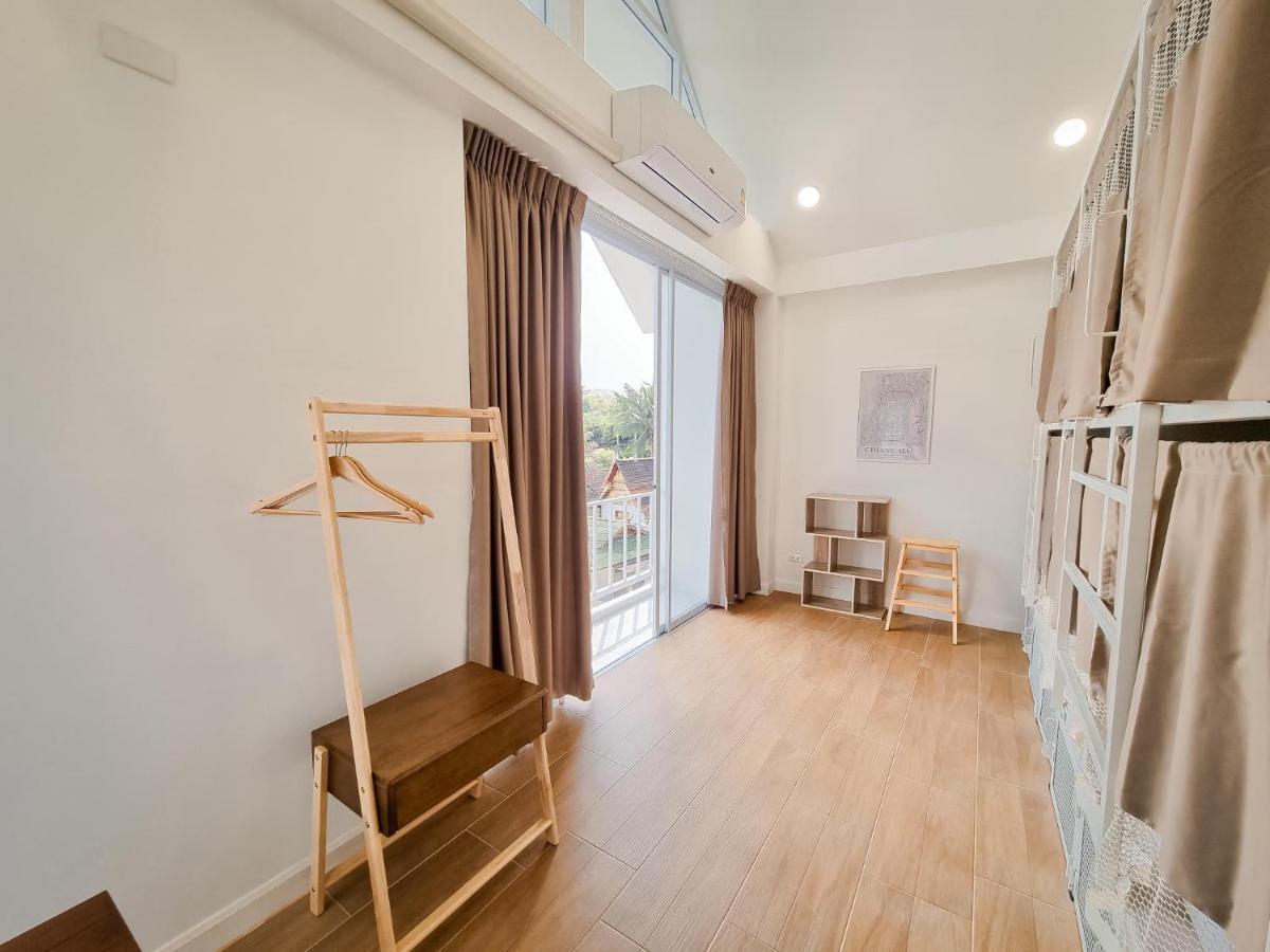 Bloomin' Moon Hostel & Cafe, Chiang Mai Old Town Экстерьер фото