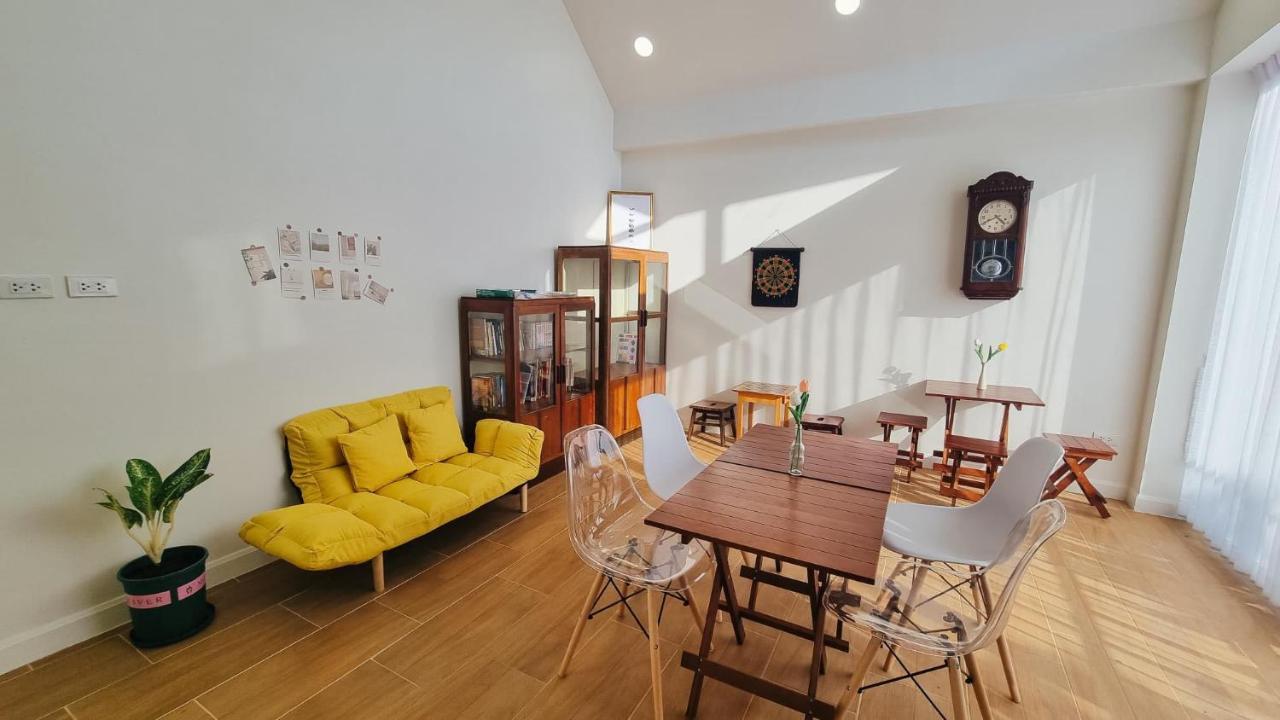 Bloomin' Moon Hostel & Cafe, Chiang Mai Old Town Экстерьер фото